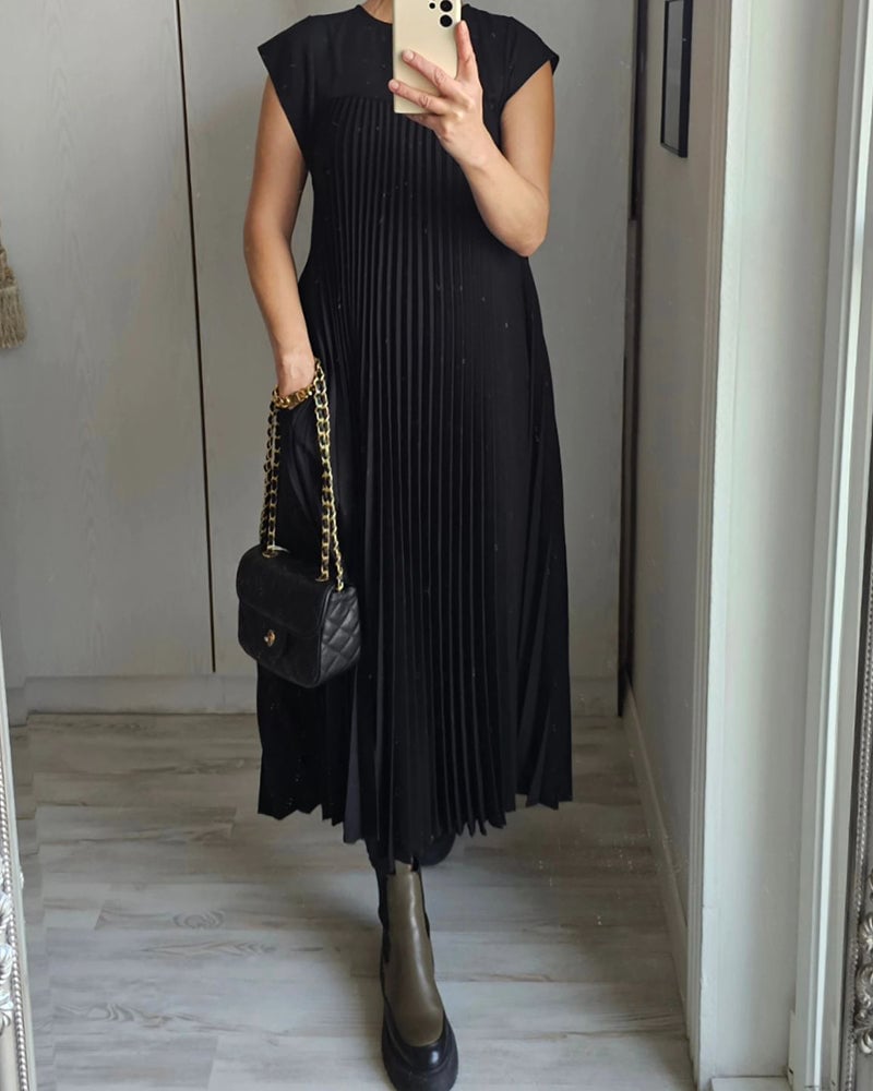 Grace | Effortlessly Elegant Pleated Dress