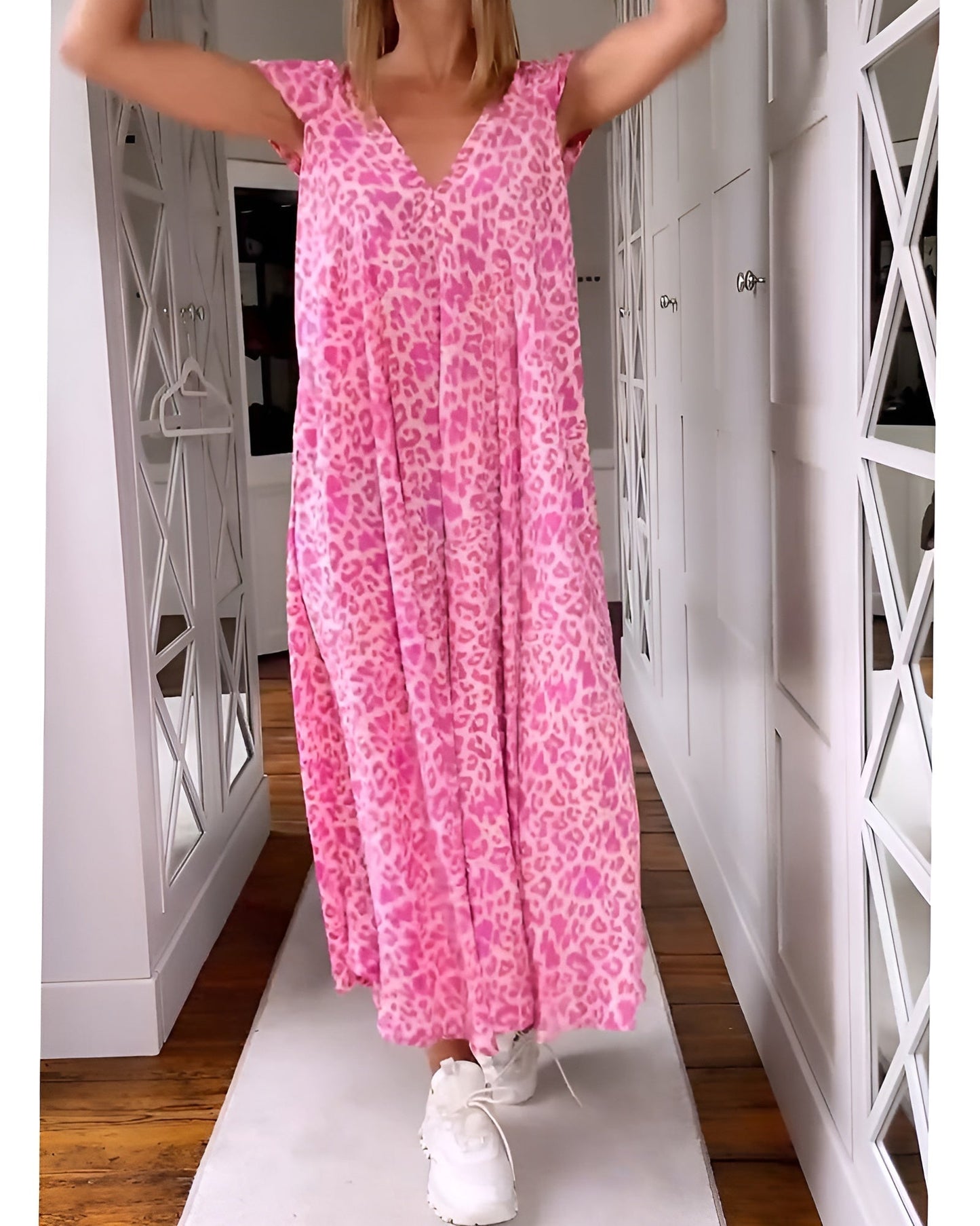 Véronique | Long V-Neck Dress With Short Sleeves In Leopard Print