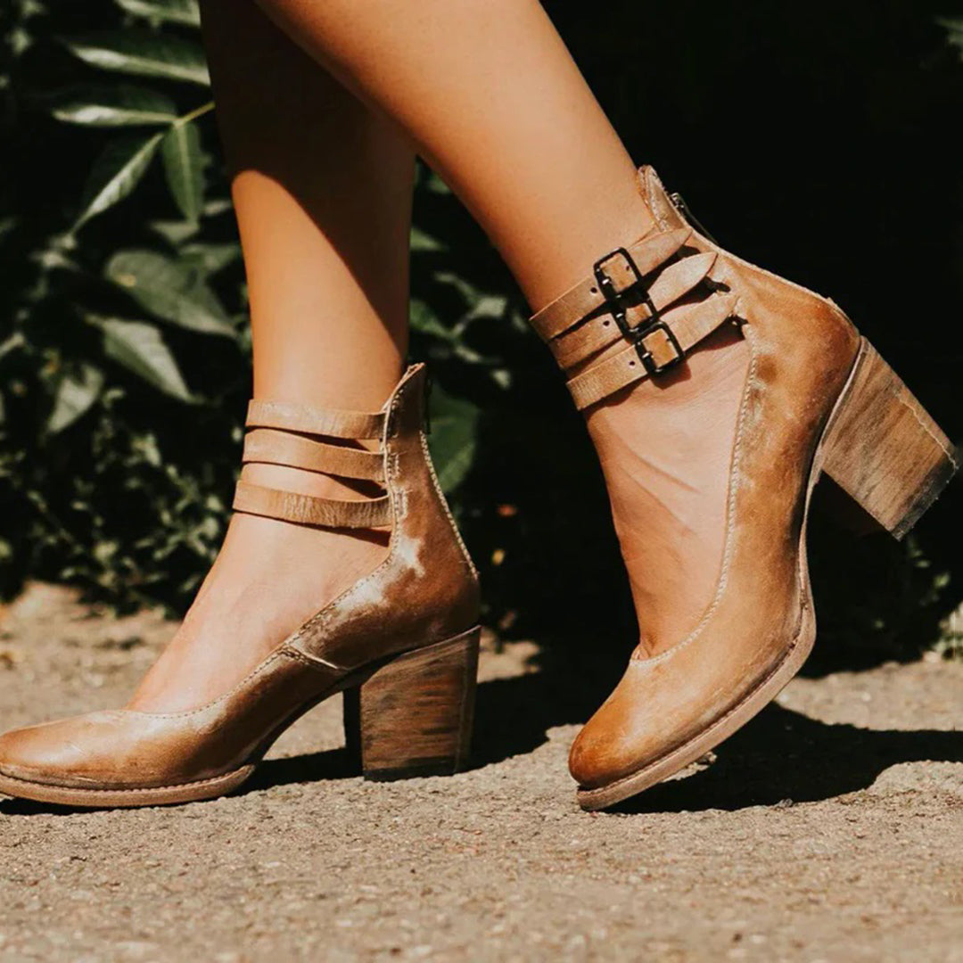 Ruby | Vintage Pumps