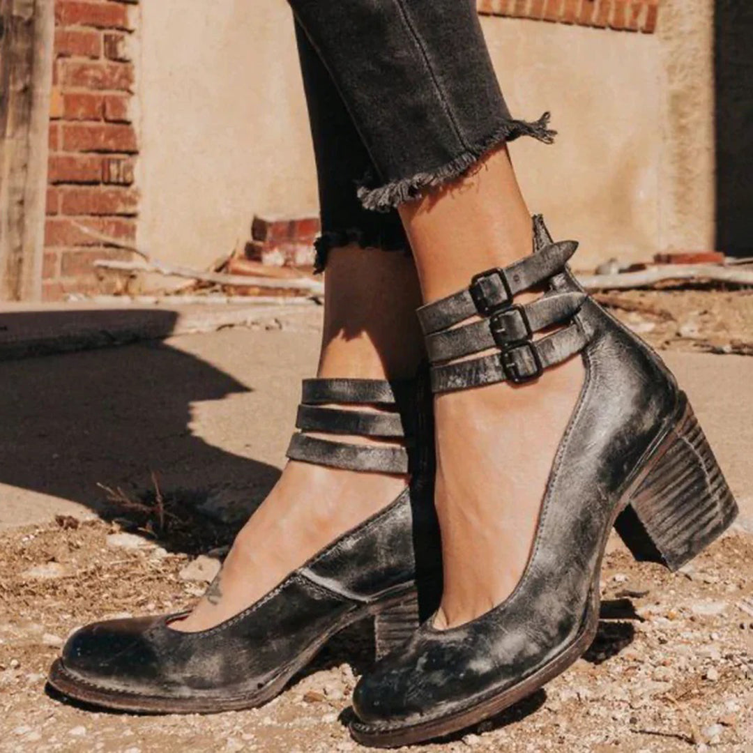 Ruby | Vintage Pumps