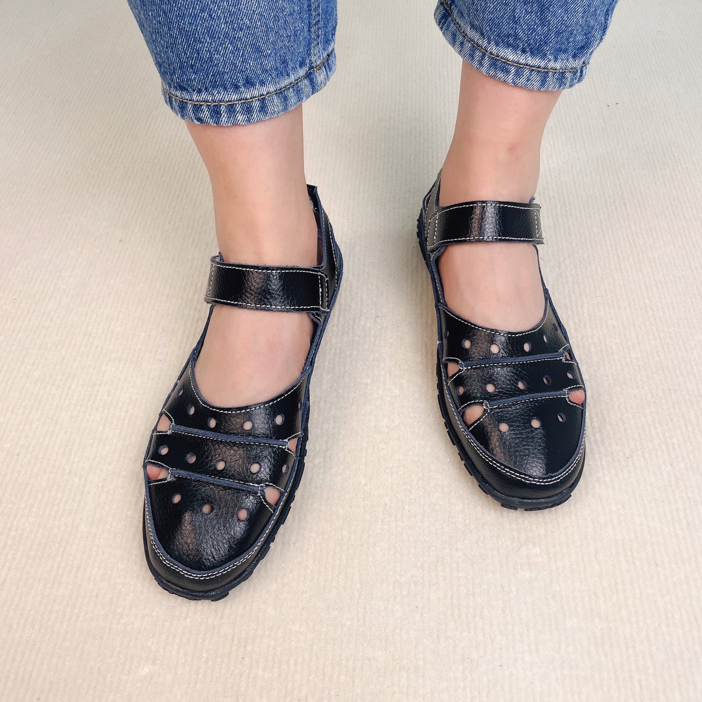 Kairi | Women's Breathable Hollow Hook Flat Sandals