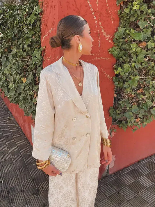 Kelly | Chic Blazer Set

Brief and stylish blazer set.