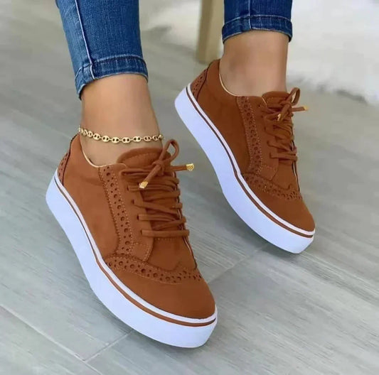 Calla | Elegant Lace-Up Sneakers