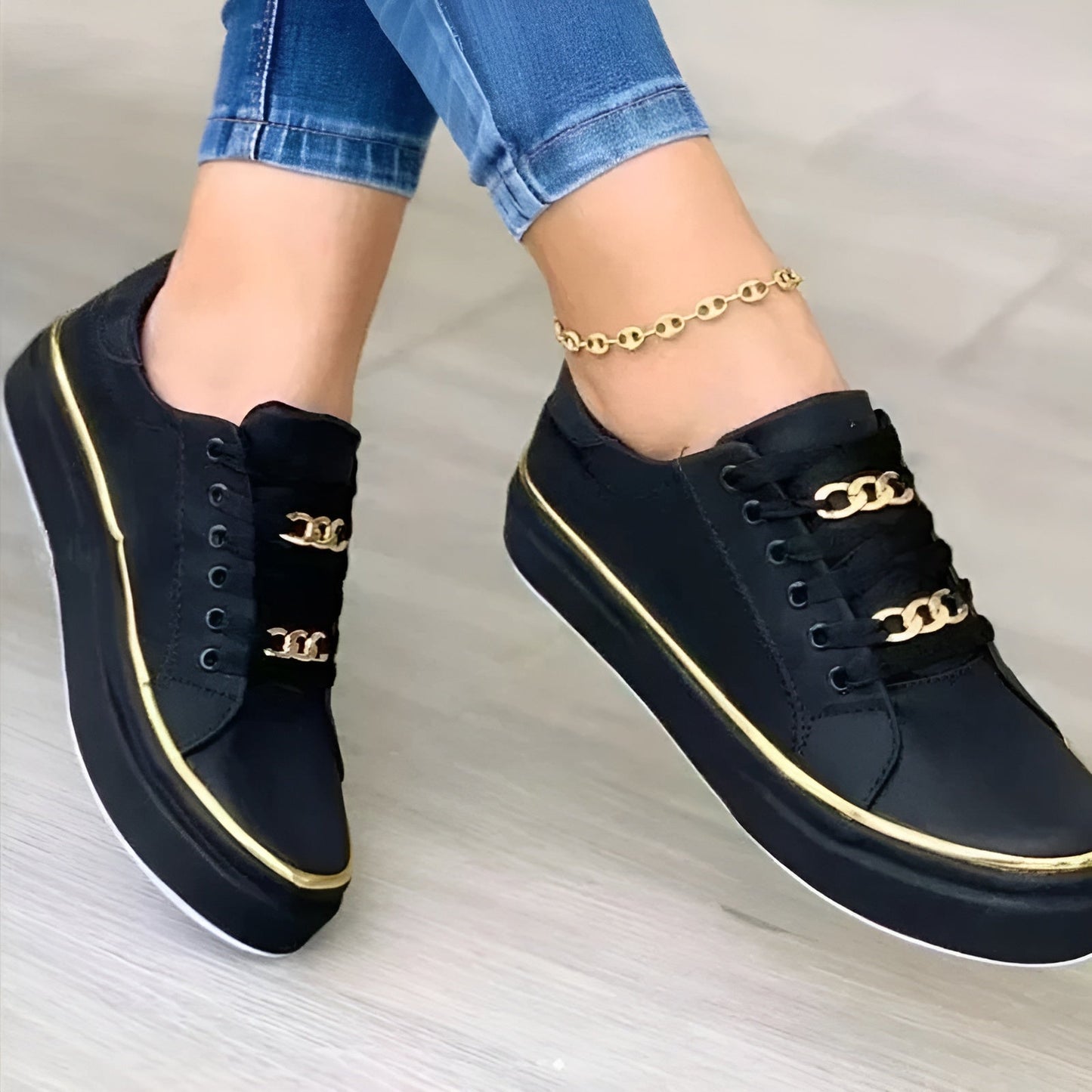 Aveline | Comfort Sneakers With Chain Detail