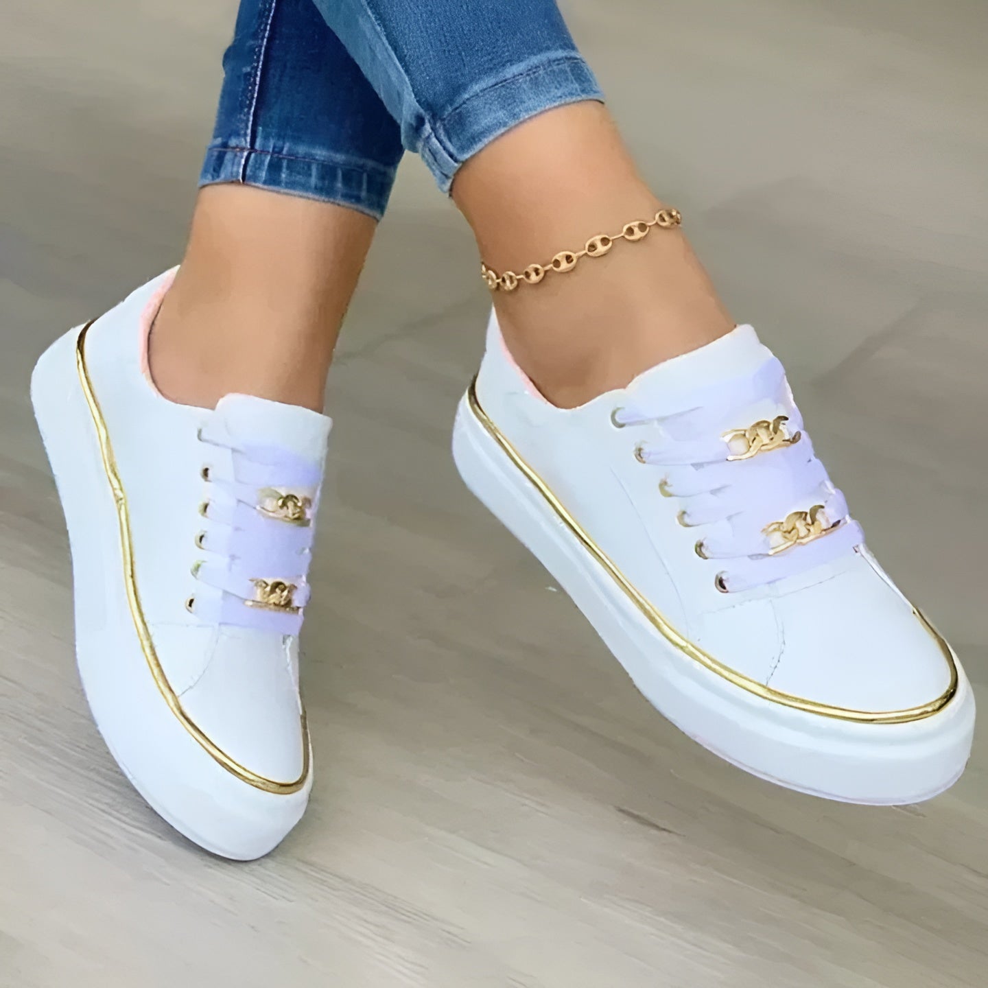 Aveline | Comfort Sneakers With Chain Detail