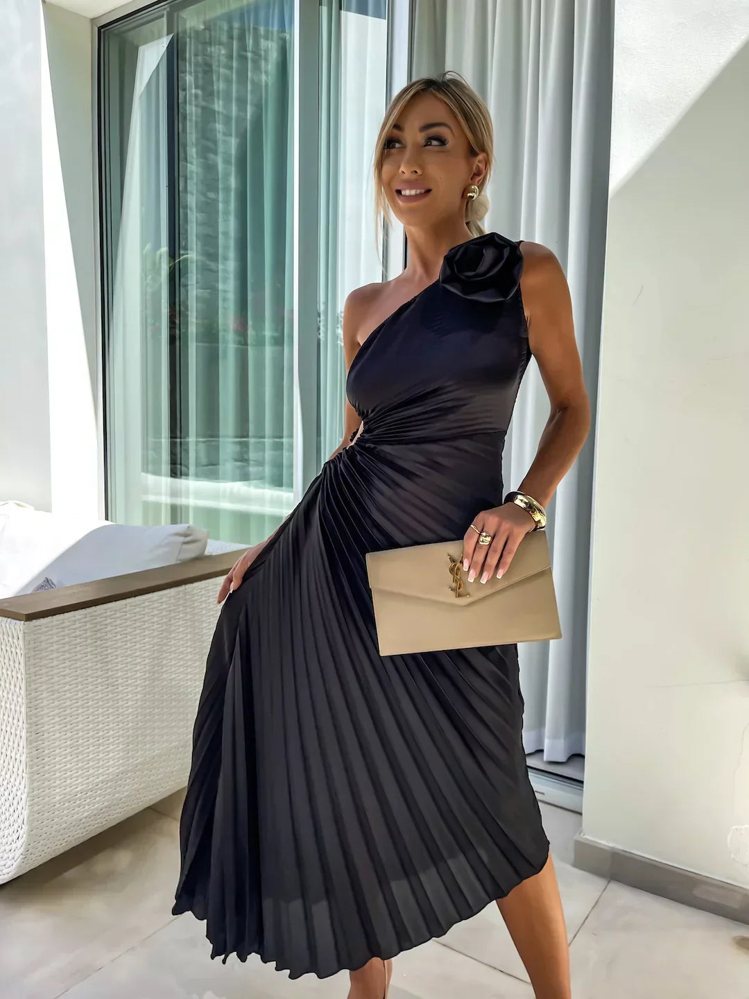 Lizbeth | Dress With Flower Shoulders