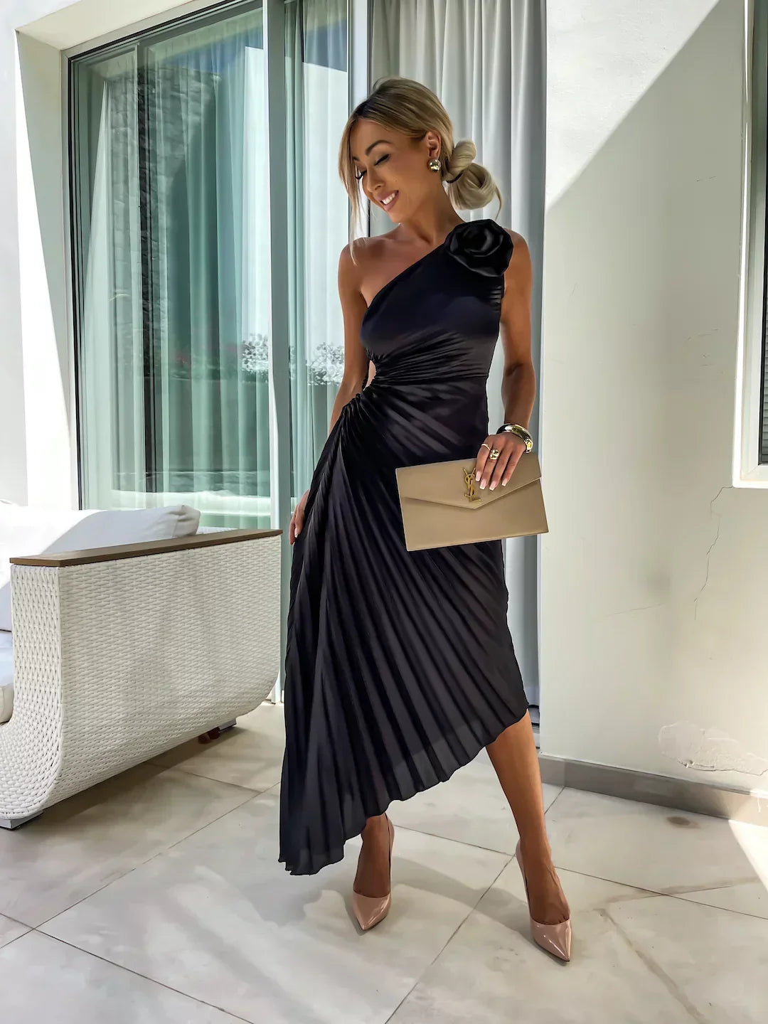 Lizbeth | Dress With Flower Shoulders