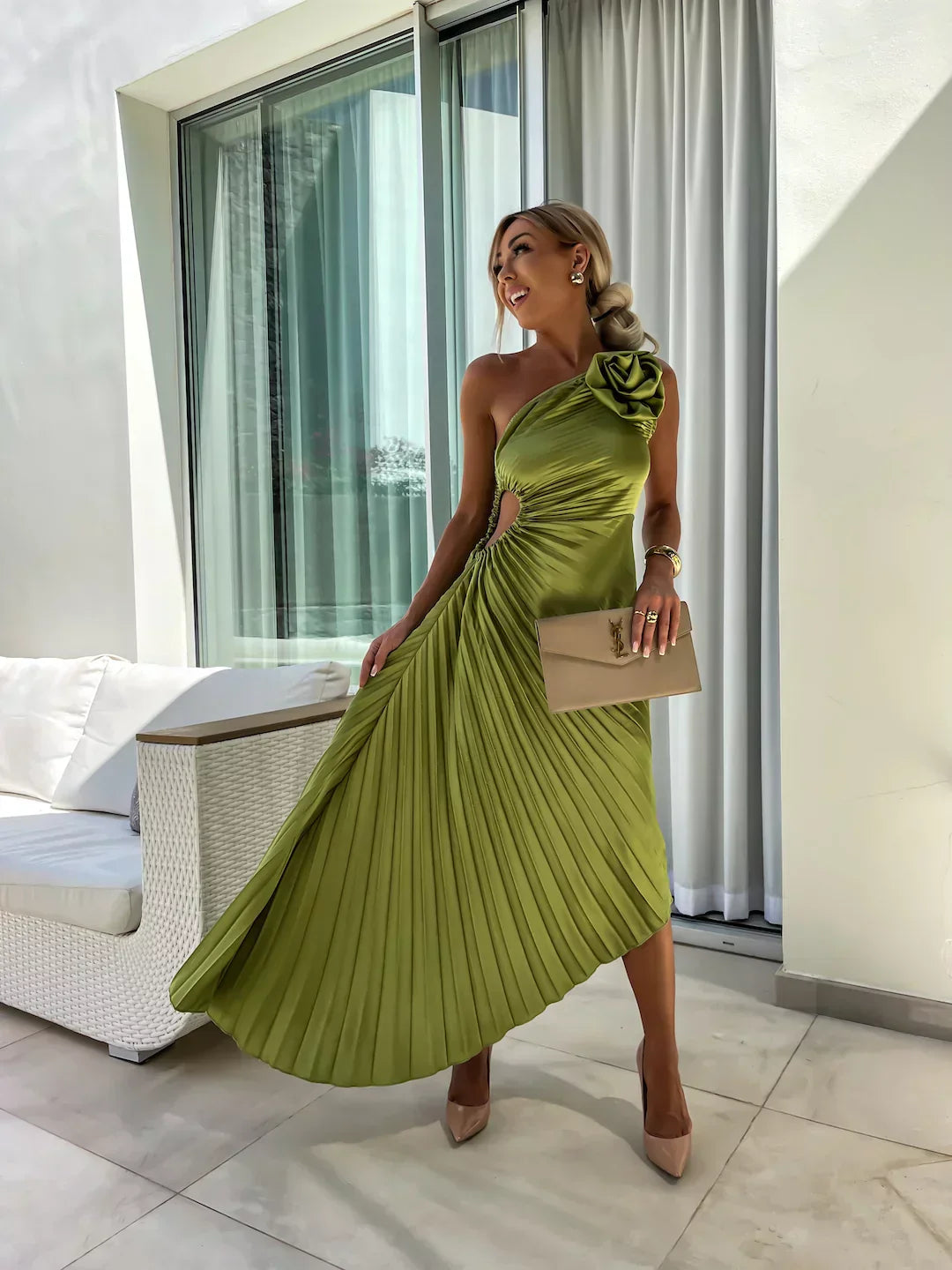 Lizbeth | Dress With Flower Shoulders