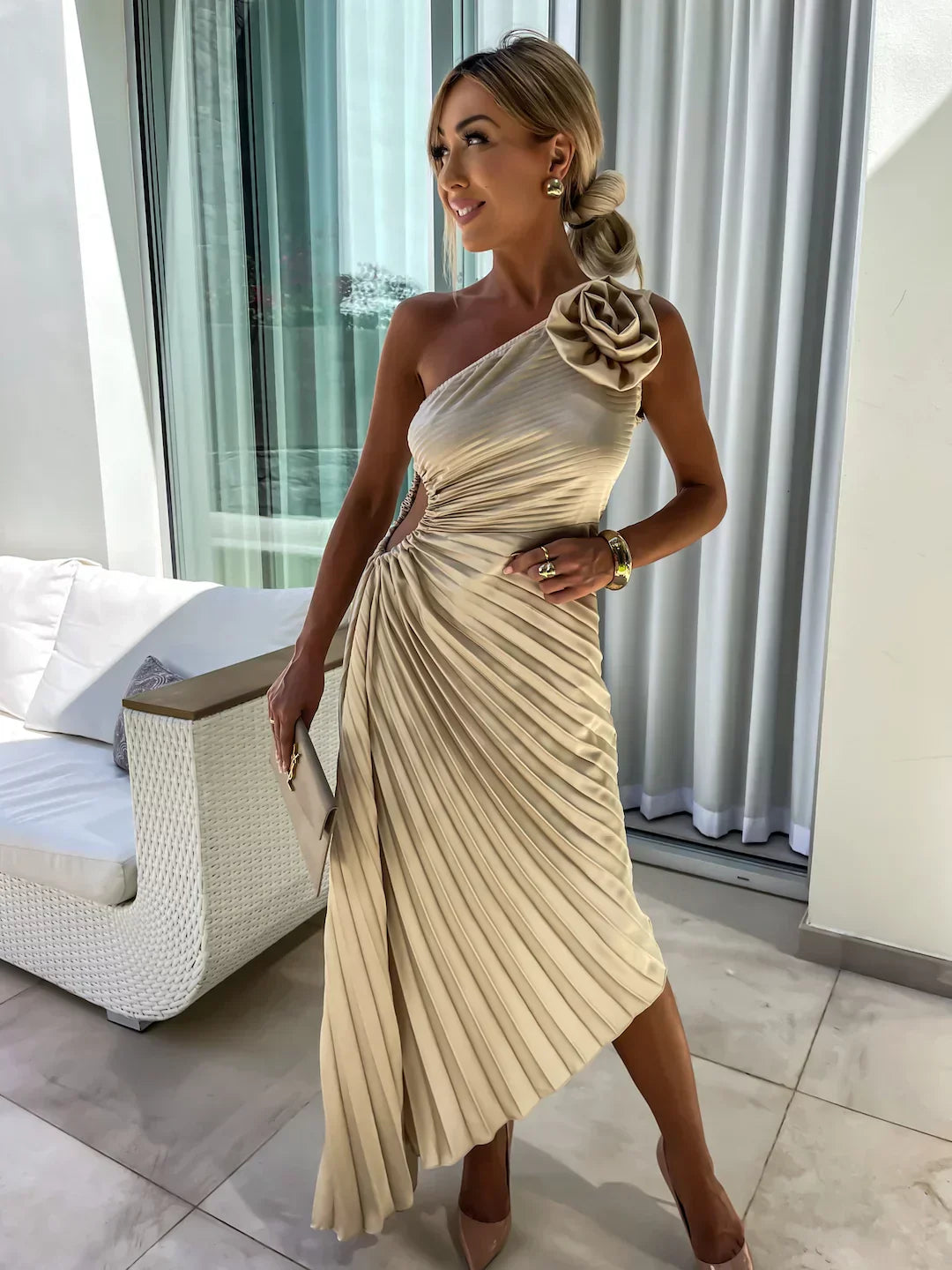 Lizbeth | Dress With Flower Shoulders