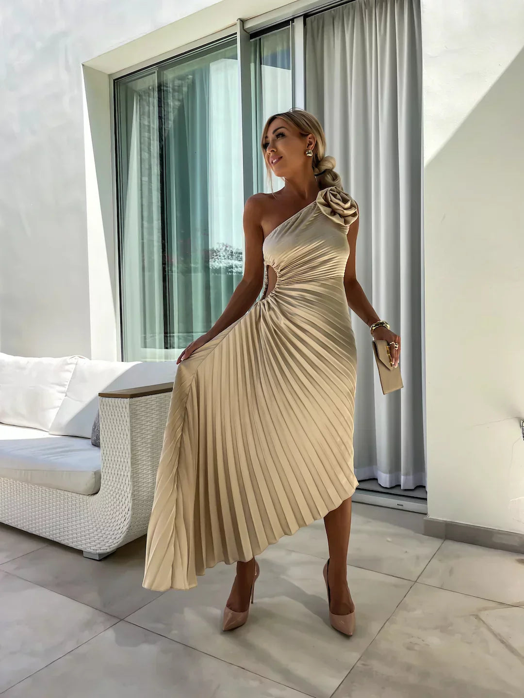 Lizbeth | Dress With Flower Shoulders